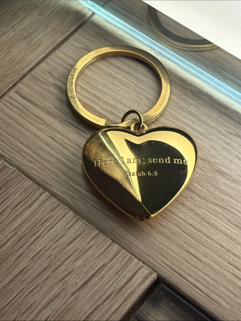 Gold Heart Keyring Keychain - Elegant Heart-Shaped Accessory